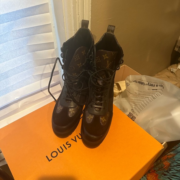 Wore twice - Picture 2 of 4